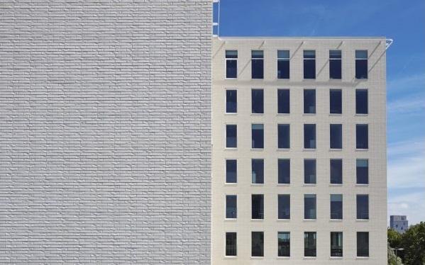 Ceramika budowlana w służbie architektury